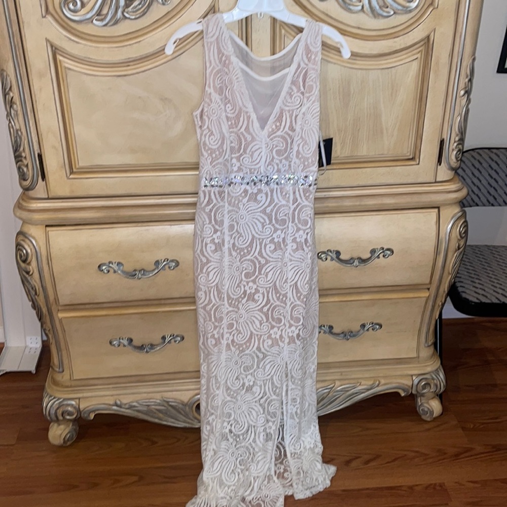White lace long dress